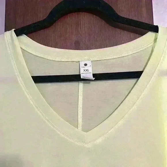 Yogalicious work out top sz xxl v neck short sleeve cute! yellow Summer! Soring - Picture 2 of 5